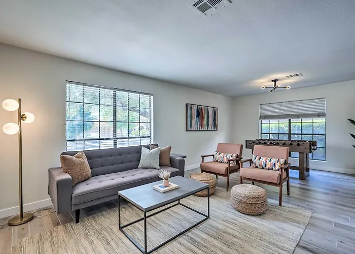 Ideal For Snowbirds! Poolside Getaway In *