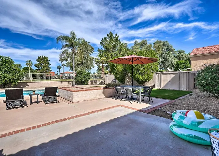 Ideal For Snowbirds! Poolside Getaway In Glendale