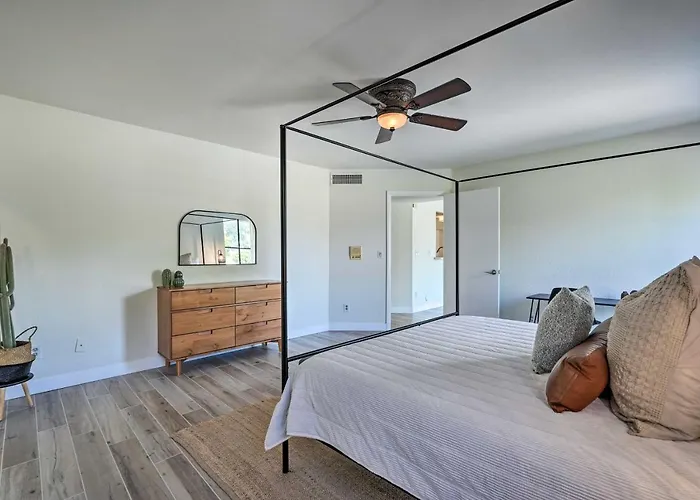 Ideal For Snowbirds! Poolside Getaway In * Glendale